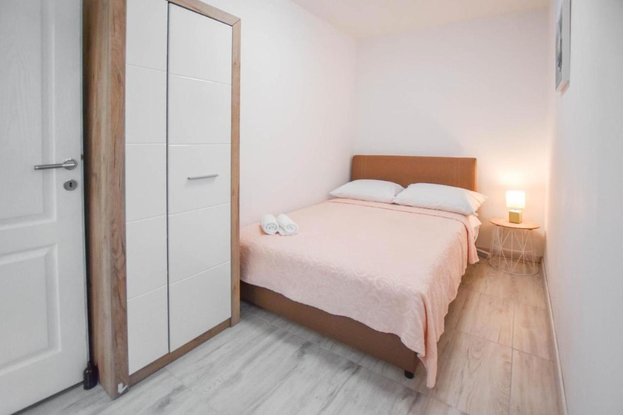 Suite Apartment Toni Poljana  Bagian luar foto